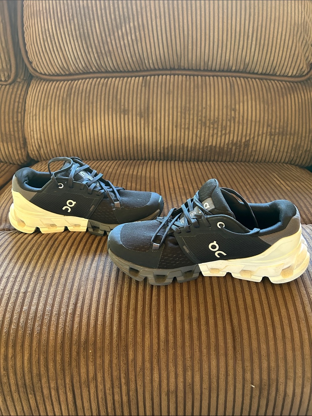 🏁On Running women’s Black and White Cloud-Inspired Sneakers - Picture 2 of 5